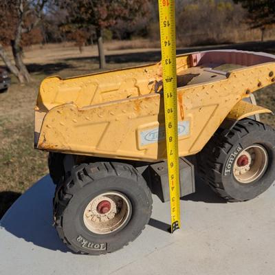 Sale Photo Thumbnail #1120: Tonka dump truck - plastic and metal.