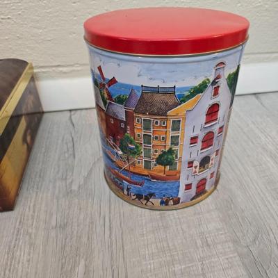 Collection of metal tins - Many with really neat country / farm scenes on them - some vintage