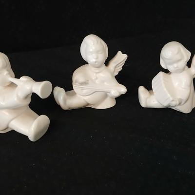 Collection of angels - small tri marked D Buxman - kitting pair marked with an "s"