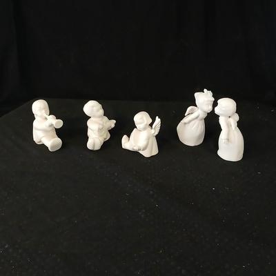 Collection of angels - small tri marked D Buxman - kitting pair marked with an "s"