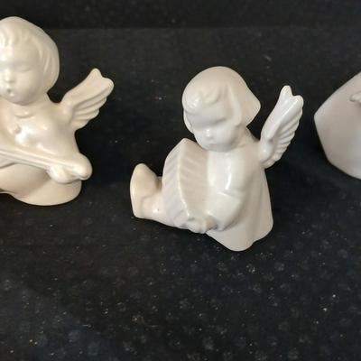 Collection of angels - small tri marked D Buxman - kitting pair marked with an "s"