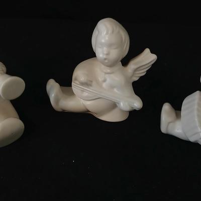 Collection of angels - small tri marked D Buxman - kitting pair marked with an "s"