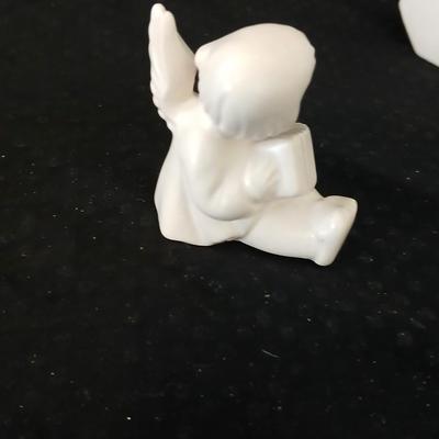 Collection of angels - small tri marked D Buxman - kitting pair marked with an "s"