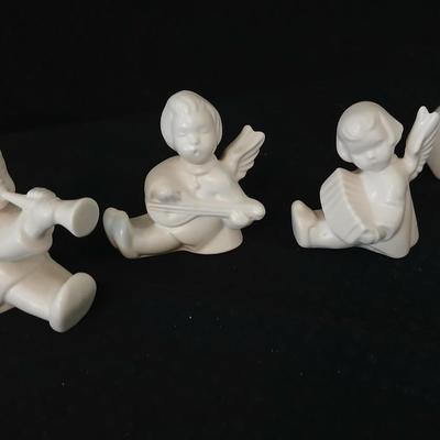 Collection of angels - small tri marked D Buxman - kitting pair marked with an "s"