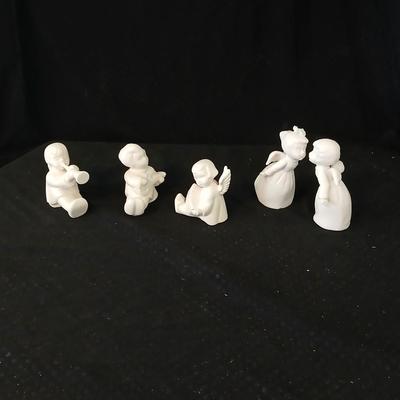 Collection of angels - small tri marked D Buxman - kitting pair marked with an "s"