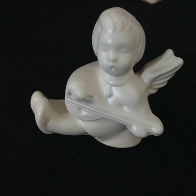 Collection of angels - small tri marked D Buxman - kitting pair marked with an "s"