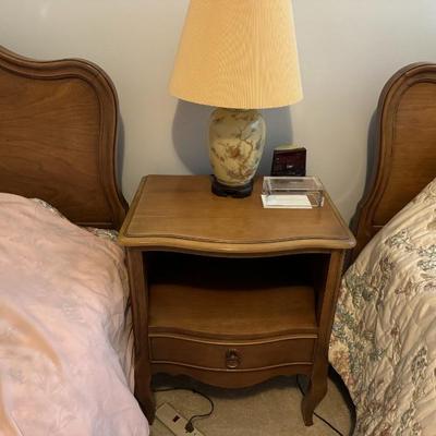 WA Hathaway (2) Twin Beds, Night Table