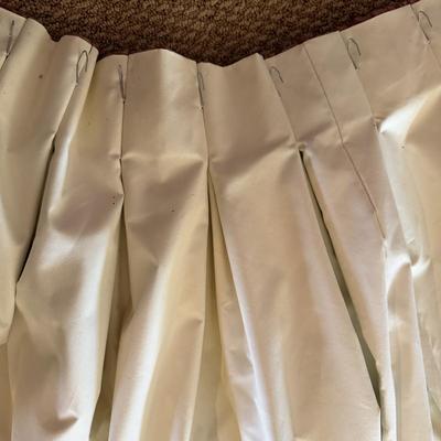 Curtain & Two Matching Pillows (BLR-MG)