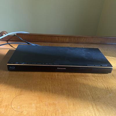 LG 27” TV & Panasonic Blu Ray Player (BGB-MG)