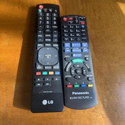 LG 27” TV & Panasonic Blu Ray Player (BGB-MG)