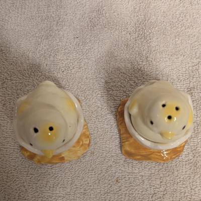 Sale Photo Thumbnail #1142: Ron Gordon Chick in egg salt and pepper shakers