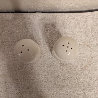 Sale Photo Thumbnail #1164: Avon country salt and pepper shakers