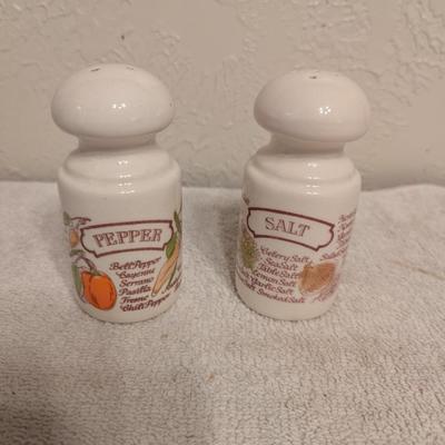 Sale Photo Thumbnail #1163: Avon country salt and pepper shakers