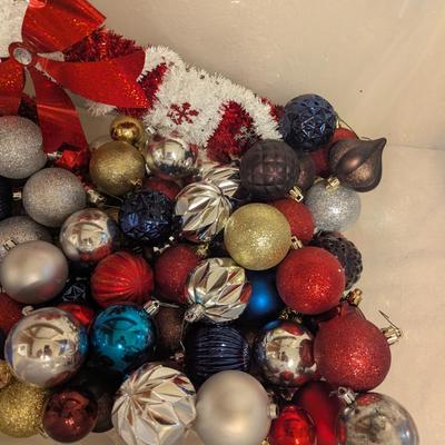 Sale Photo Thumbnail #1187: Tub full of Christmas ornaments