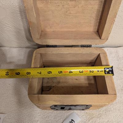 Sale Photo Thumbnail #1253: small wooden trinket box