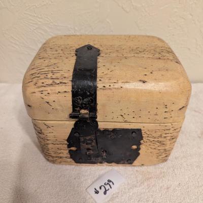 Sale Photo Thumbnail #1251: small wooden trinket box