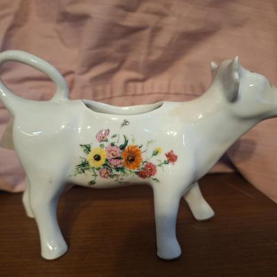 Sale Photo Thumbnail #302: BIA Cordon Blue cow creamer