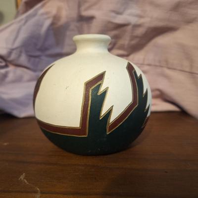 Sale Photo Thumbnail #341: Jemez Pueblo pottery of earth tones signed "jo"