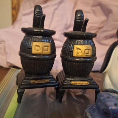 Sale Photo Thumbnail #355: the penguins and pot belly stoves are plastic