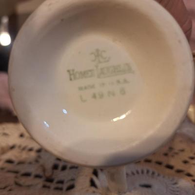 Sale Photo Thumbnail #372: Homer Laughlin sugar and creamer bowl with a doilies too.