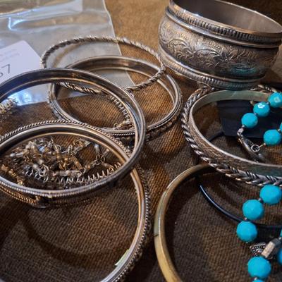 Sale Photo Thumbnail #403: Jewelry bundle- mostly bracelets
