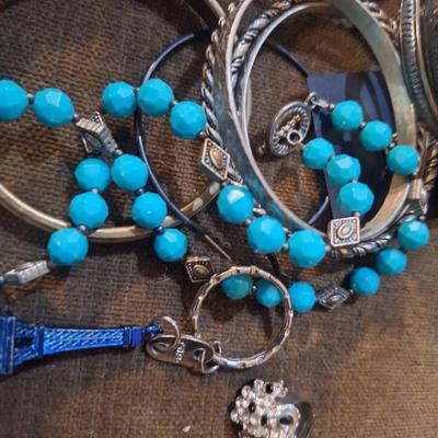 Sale Photo Thumbnail #402: Jewelry bundle- mostly bracelets