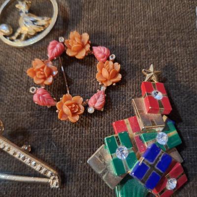 Sale Photo Thumbnail #414: brooch bundle