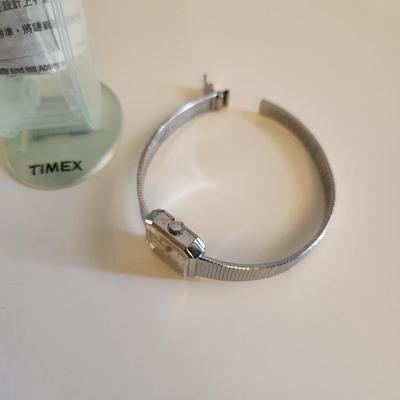 Sale Photo Thumbnail #227: This auction lot is for a Ladies Timex Everyday Watch.  This useful watch has a quartz movement and was made in the Phillipines.  Needs a battery, quite the handsome watch for everyday wear