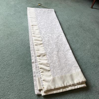 Collection of Tablecloth & Placemats (BGB-MG)