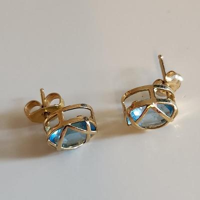 Sale Photo Thumbnail #243: This auction lot is for a beautiful pair of Aquamarine and 14K Gold Earrings.  These earrings weigh about 1.8 grams by our scale. Marked 14K on the stem.