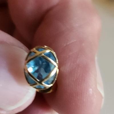 Sale Photo Thumbnail #244: This auction lot is for a beautiful pair of Aquamarine and 14K Gold Earrings.  These earrings weigh about 1.8 grams by our scale. Marked 14K on the stem.