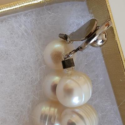 Sale Photo Thumbnail #296: This auction lot is for a Pearl Necklace. This necklace is made with cultured, hand-induced, natural pearls. This is a beautiful set of pearls - just perfect to accompany your little black dress.