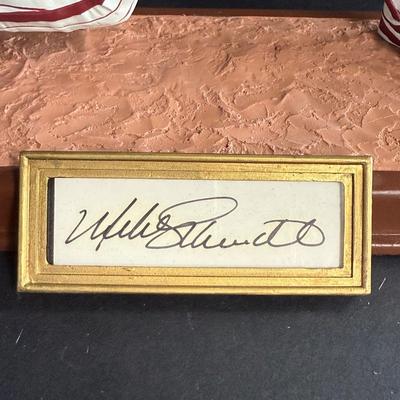 Mike Schmidt Autographed Figurine #432/975