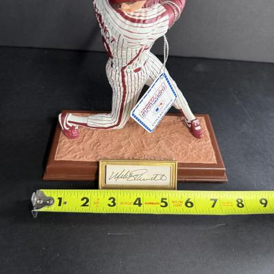 Mike Schmidt Autographed Figurine #432/975