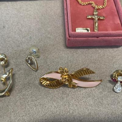 Gold tone pins and necklace