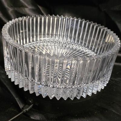 Vintage Clear Glass Ribbed Bowl with Starburst Bottom - Faceted Rim Elegance 9in x 3in