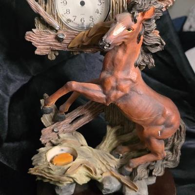 Vintage Jaymee Collection Horse Clock – Hand-Painted Equestrian Sculpture with Rustic Tree Design (Repairable Clock Hands)