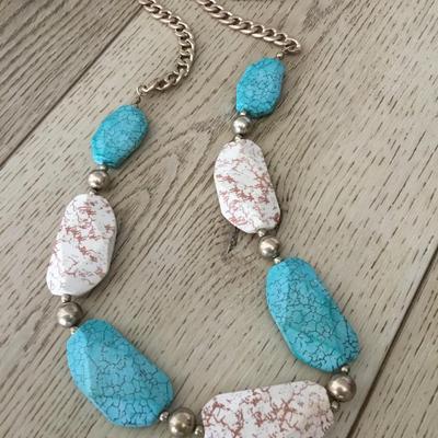 Beautiful, gold, toned, faux, stone statement, necklace