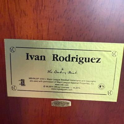 Danbury Mint - Ivan Rodriguez Figurine