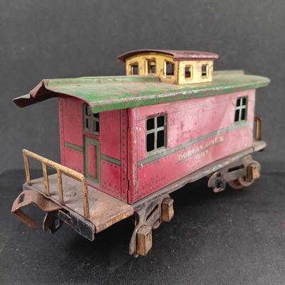 LOT 23: Lionel Jr 1681 E Pre-War Locomotive & Dorfan Lines 607 Caboose