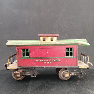 LOT 23: Lionel Jr 1681 E Pre-War Locomotive & Dorfan Lines 607 Caboose