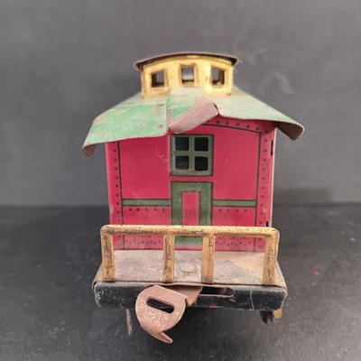 LOT 23: Lionel Jr 1681 E Pre-War Locomotive & Dorfan Lines 607 Caboose