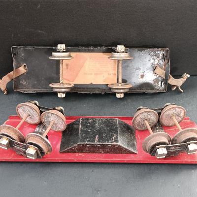 LOT 24: Lionel Pre-War O-Gauge 803 Hopper Car, 902 Gondola, 651 Flat Car & More