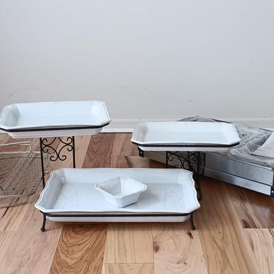 LOT 25: Nutrichef Food Warmer / Buffet Server, Worldwide Home Products Buffet Server & Grilling Basket