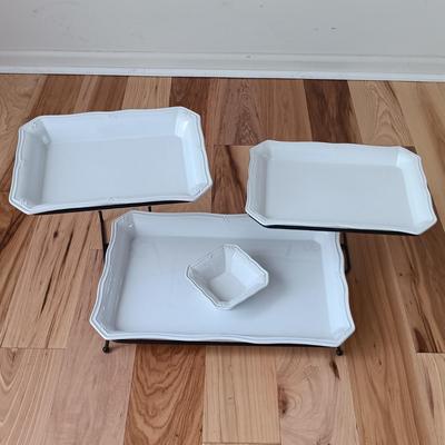 LOT 25: Nutrichef Food Warmer / Buffet Server, Worldwide Home Products Buffet Server & Grilling Basket