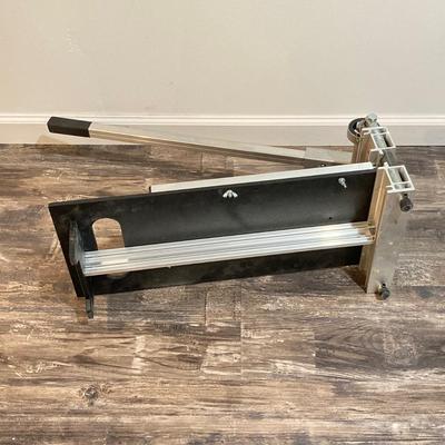 LOT 28: Bullet Tools Sharp Shooter Multipurpose Cutter EZ Shear #ES00-0009