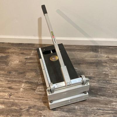 LOT 28: Bullet Tools Sharp Shooter Multipurpose Cutter EZ Shear #ES00-0009