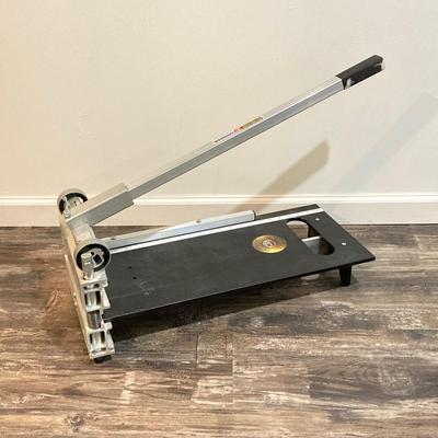 LOT 28: Bullet Tools Sharp Shooter Multipurpose Cutter EZ Shear #ES00-0009