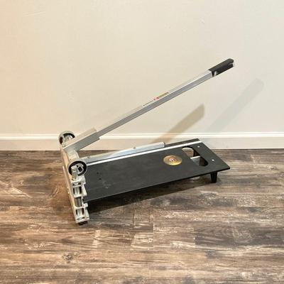 LOT 28: Bullet Tools Sharp Shooter Multipurpose Cutter EZ Shear #ES00-0009