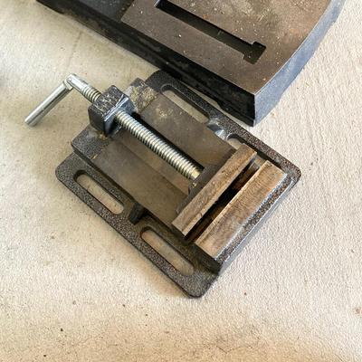 LOT 35: Skil 3320 10" Benchtop Drill Press